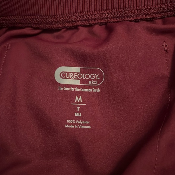 Burgundy scrub joggers - Picture 2 of 3